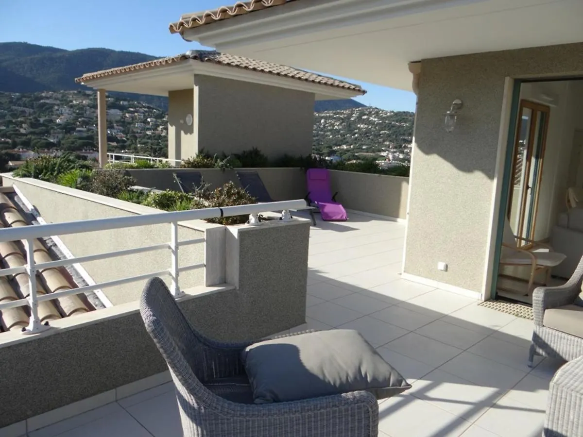 Superbe Penthouse T3 Climatise Avec Garage A Cavalaire-Sur-Mer - Fr-1-100-226
