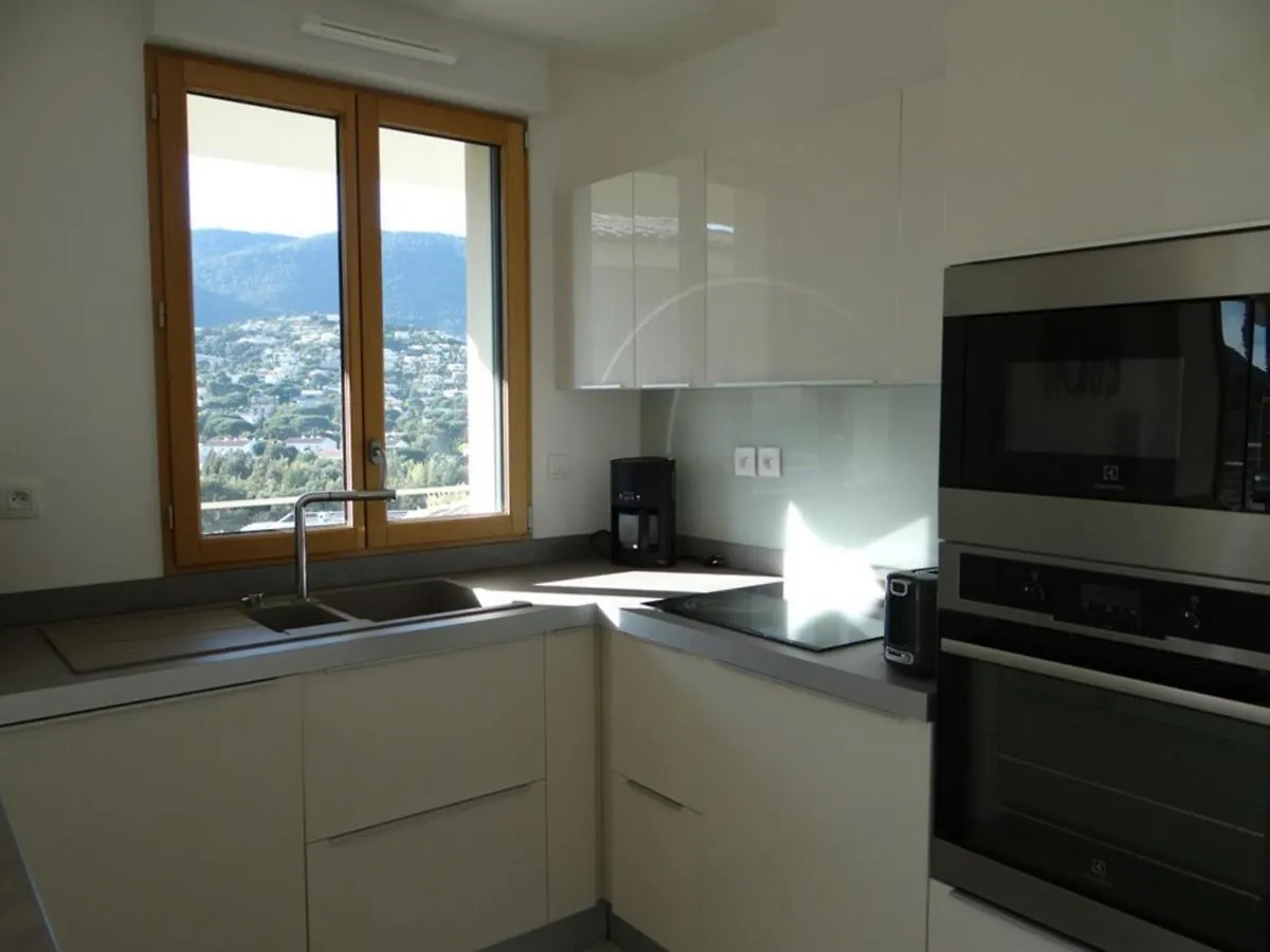 Superbe Penthouse T3 Climatise Avec Garage A Cavalaire-Sur-Mer - Fr-1-100-226 0*,
